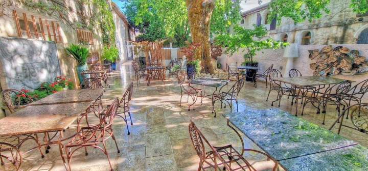 Terrasse ombragée Eyguières